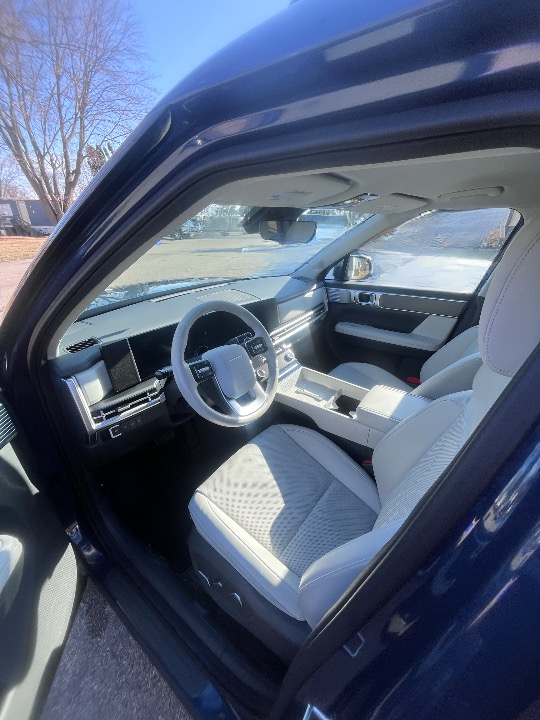 Driver cockpit and front seating